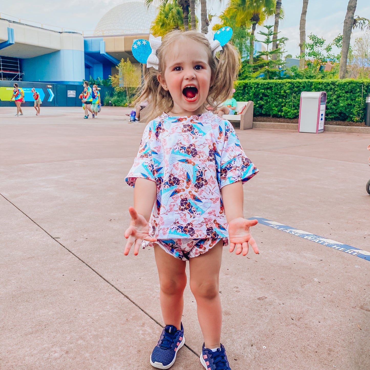 AT THE PARKS - Daisy Top